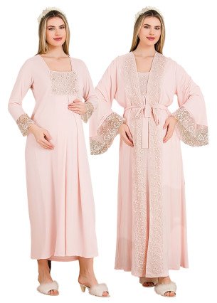 Pembe Renkli, Dantel Detaylı, Uzun Kol ve Derin Patlı,  33501 Sabahlıklı 2li Lohusa Hamile Gecelik Takımı